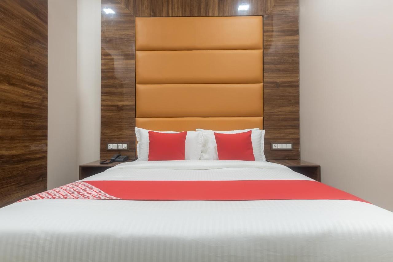 Hotel Blue Executive Near Chhatrapati Shivaji International Airport Мумбаї Екстер'єр фото