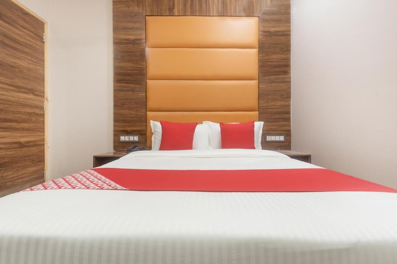 Hotel Blue Executive Near Chhatrapati Shivaji International Airport Мумбаї Екстер'єр фото