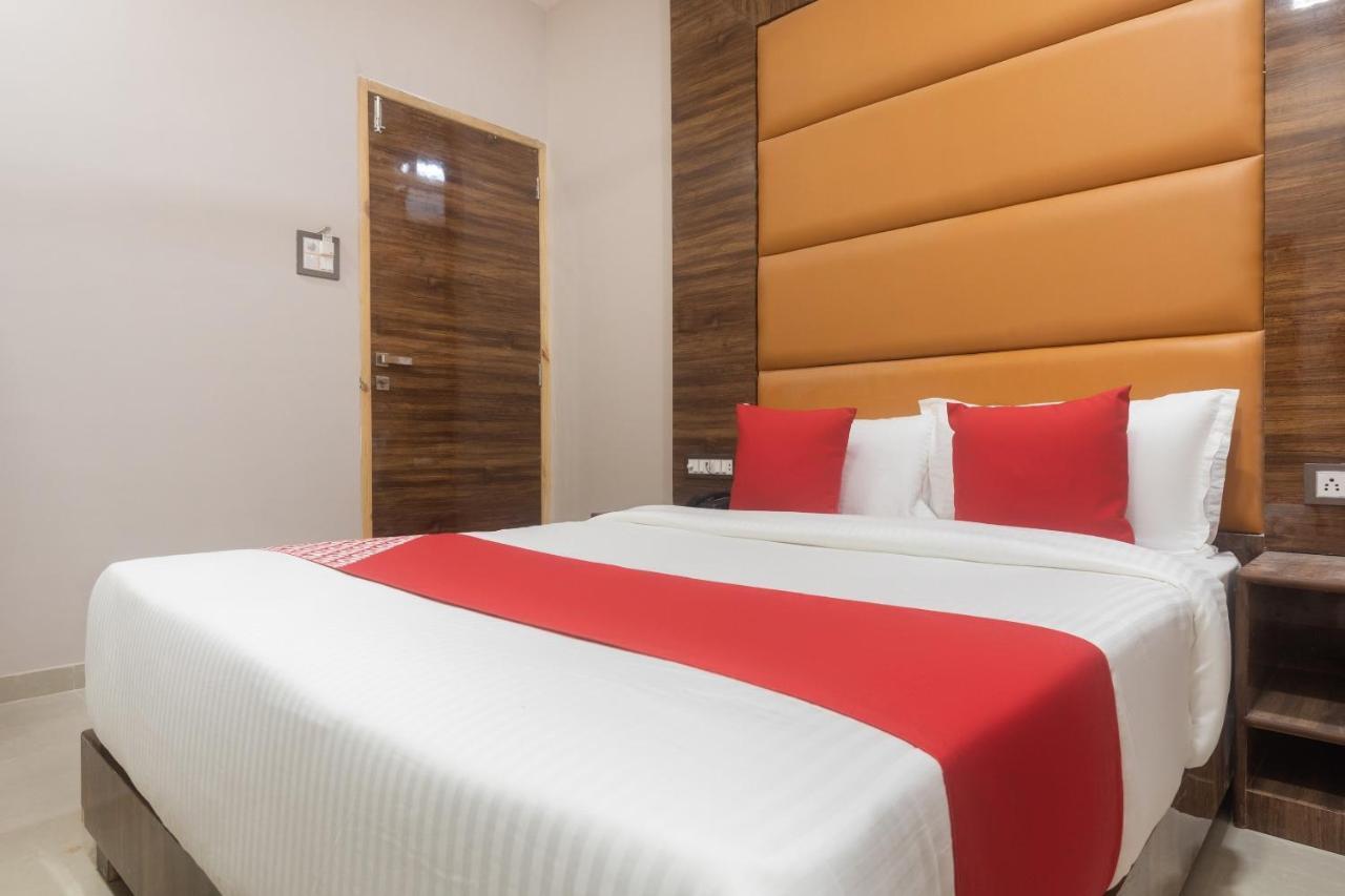 Hotel Blue Executive Near Chhatrapati Shivaji International Airport Мумбаї Екстер'єр фото