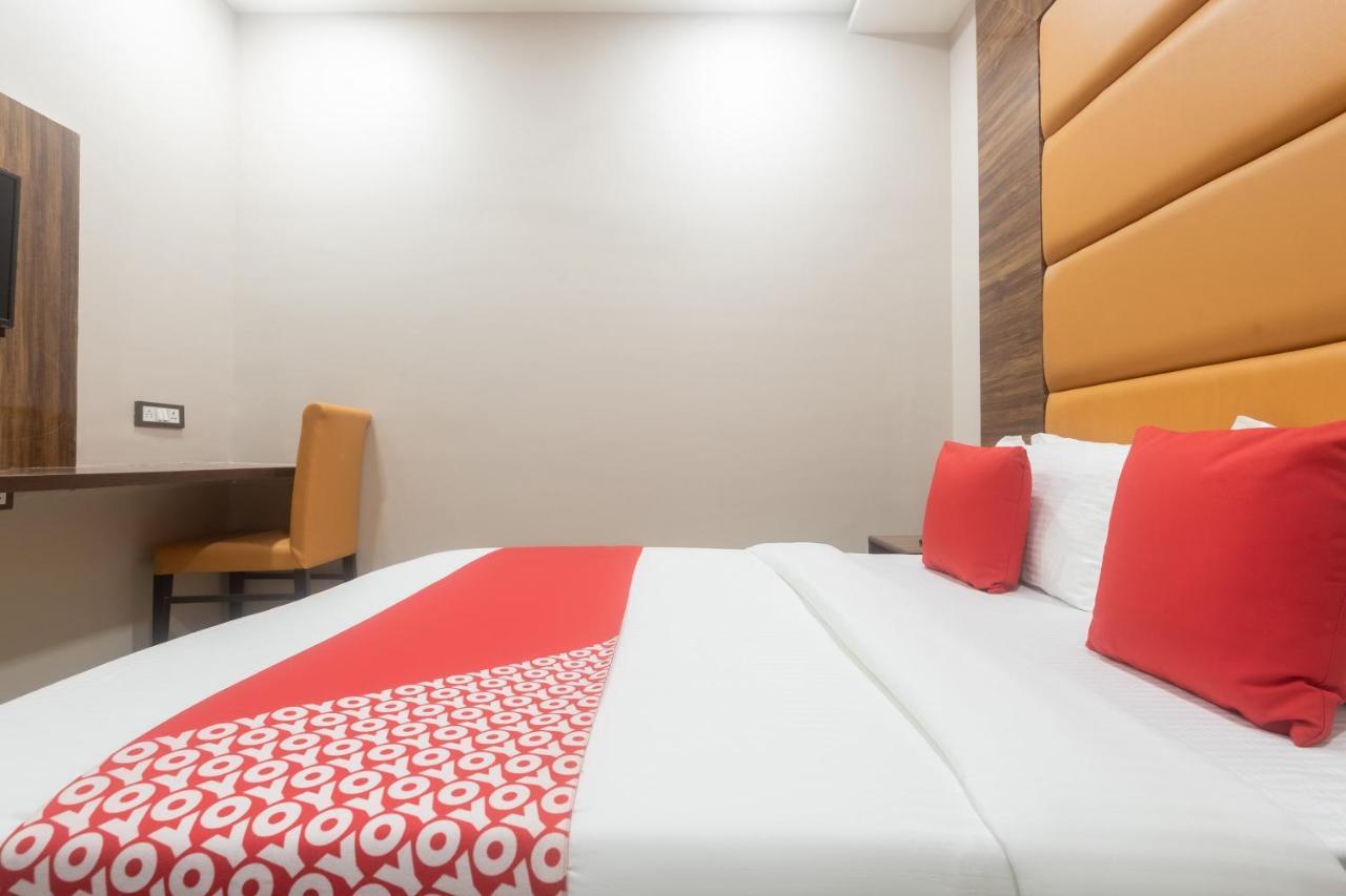 Hotel Blue Executive Near Chhatrapati Shivaji International Airport Мумбаї Екстер'єр фото