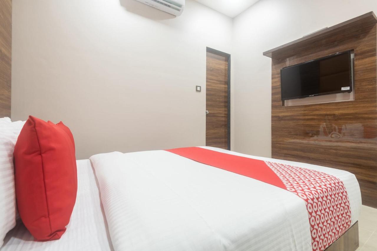 Hotel Blue Executive Near Chhatrapati Shivaji International Airport Мумбаї Екстер'єр фото