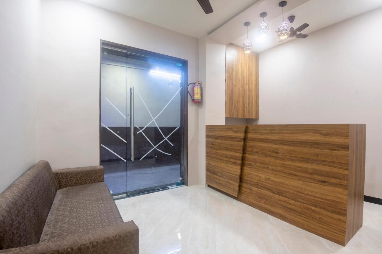 Hotel Blue Executive Near Chhatrapati Shivaji International Airport Мумбаї Екстер'єр фото