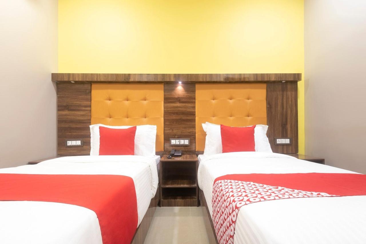 Hotel Blue Executive Near Chhatrapati Shivaji International Airport Мумбаї Екстер'єр фото