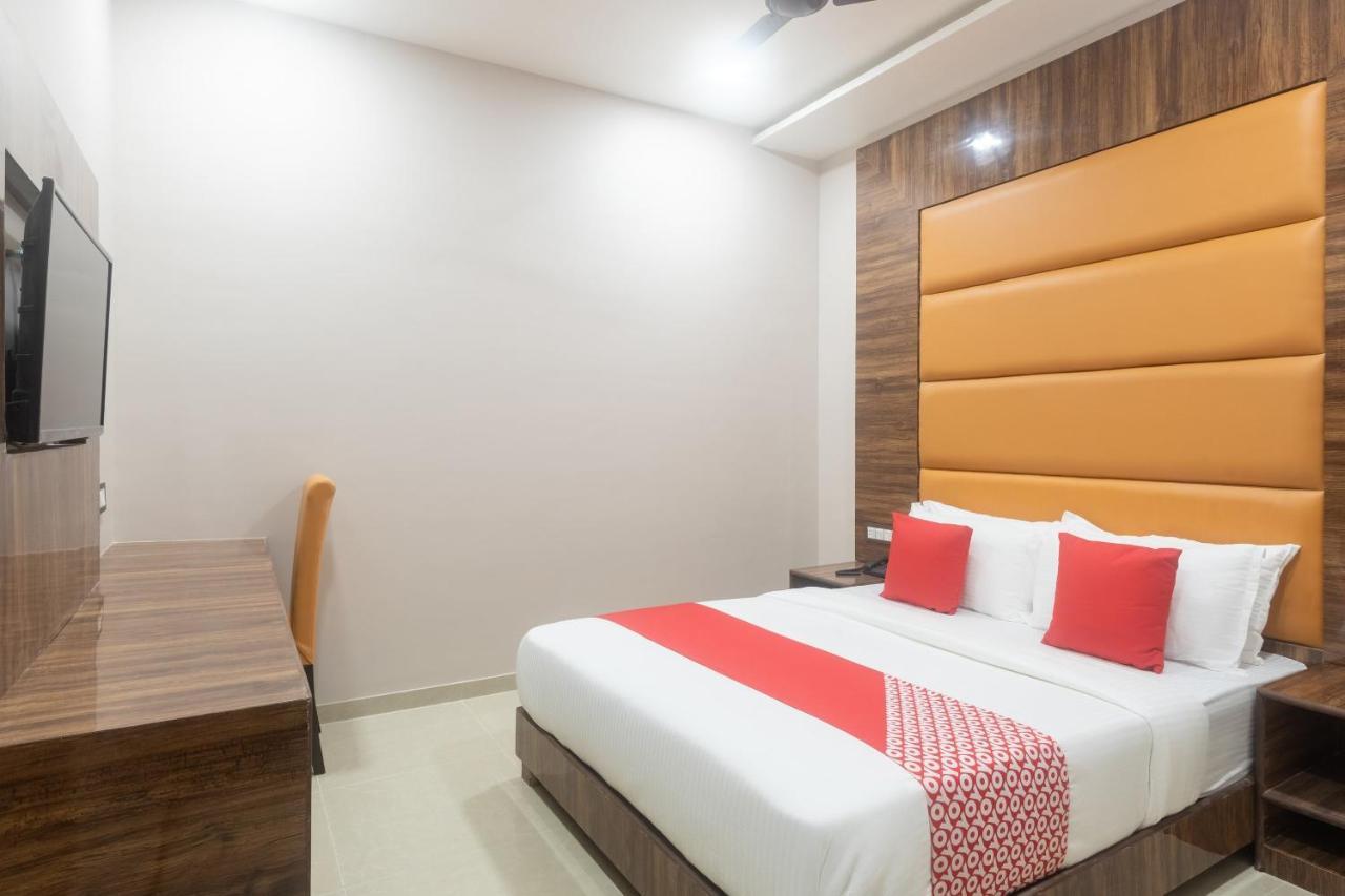 Hotel Blue Executive Near Chhatrapati Shivaji International Airport Мумбаї Екстер'єр фото