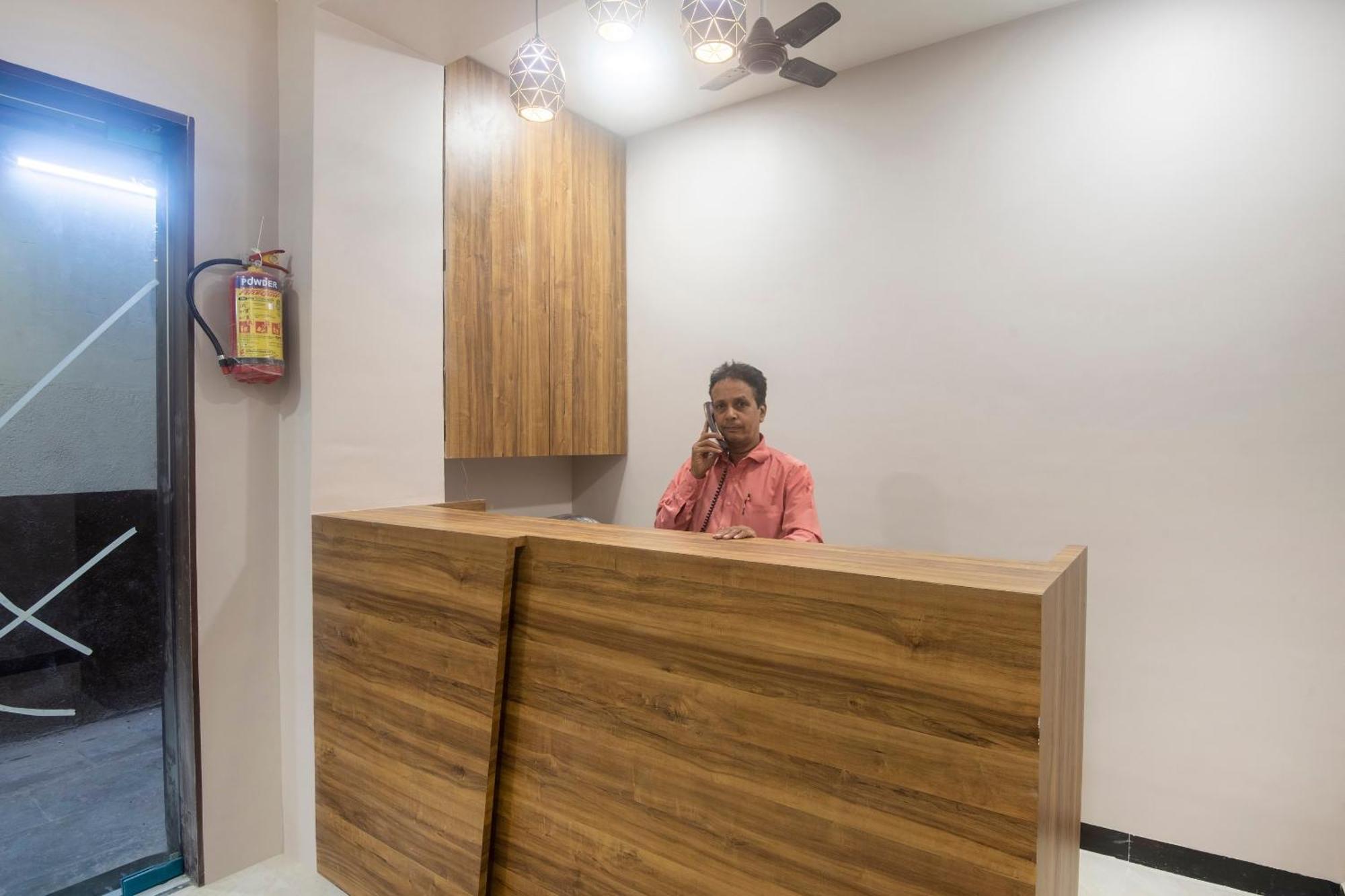 Hotel Blue Executive Near Chhatrapati Shivaji International Airport Мумбаї Екстер'єр фото