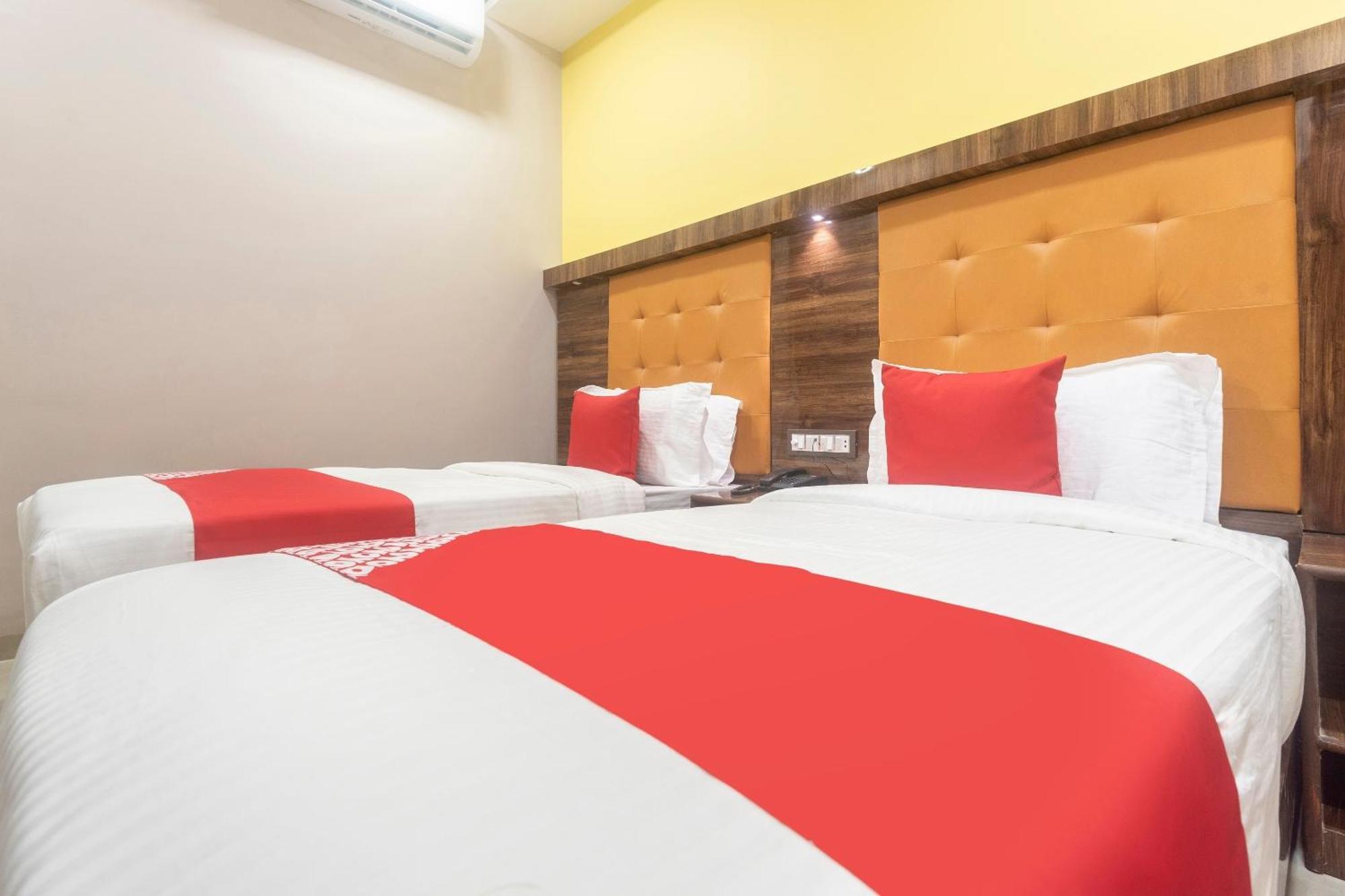 Hotel Blue Executive Near Chhatrapati Shivaji International Airport Мумбаї Екстер'єр фото