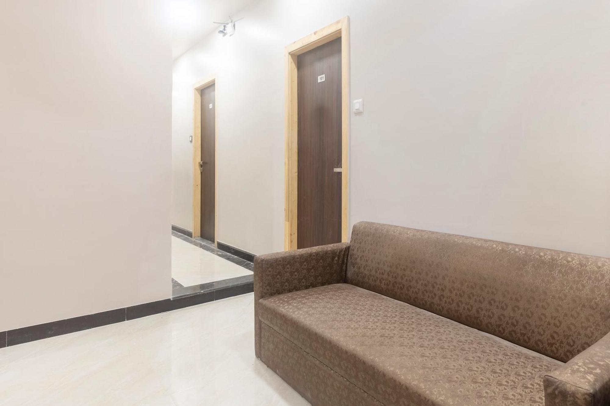 Hotel Blue Executive Near Chhatrapati Shivaji International Airport Мумбаї Екстер'єр фото
