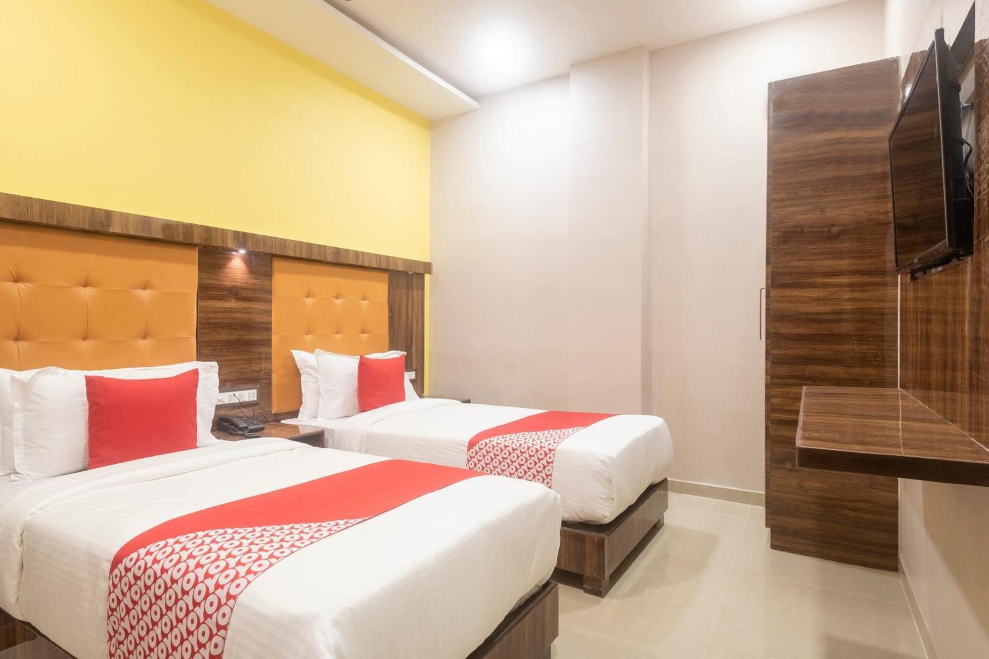 Hotel Blue Executive Near Chhatrapati Shivaji International Airport Мумбаї Екстер'єр фото