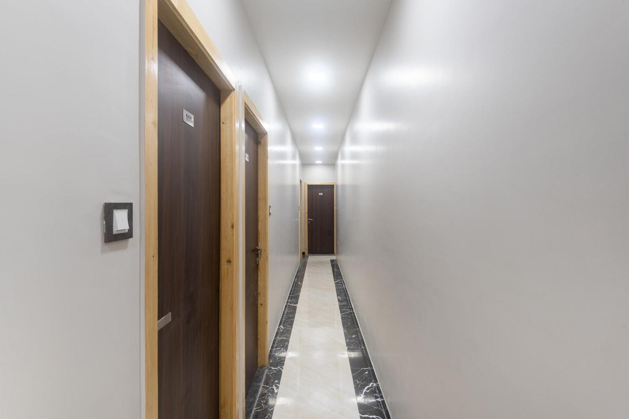 Hotel Blue Executive Near Chhatrapati Shivaji International Airport Мумбаї Екстер'єр фото